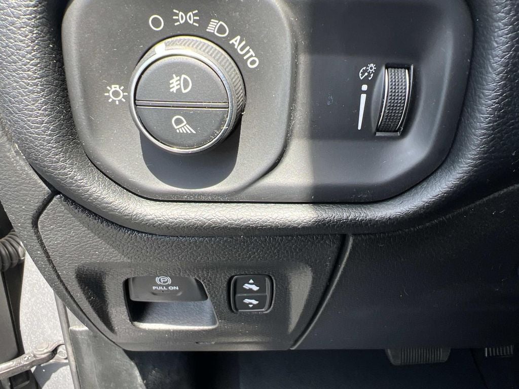2021 RAM 1500 Big Horn Crew Cab 4x4 5'7" Box