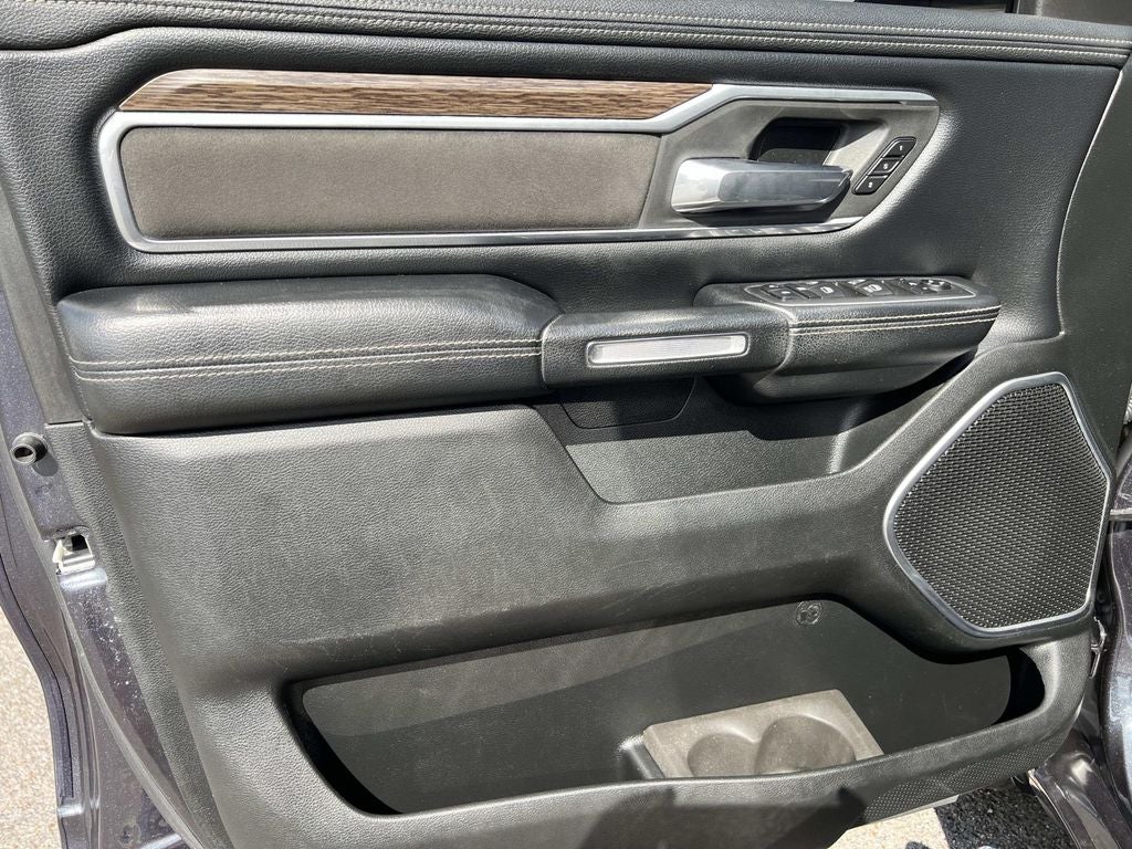 2020 RAM 1500 Laramie Crew Cab 4x4 5'7" Box