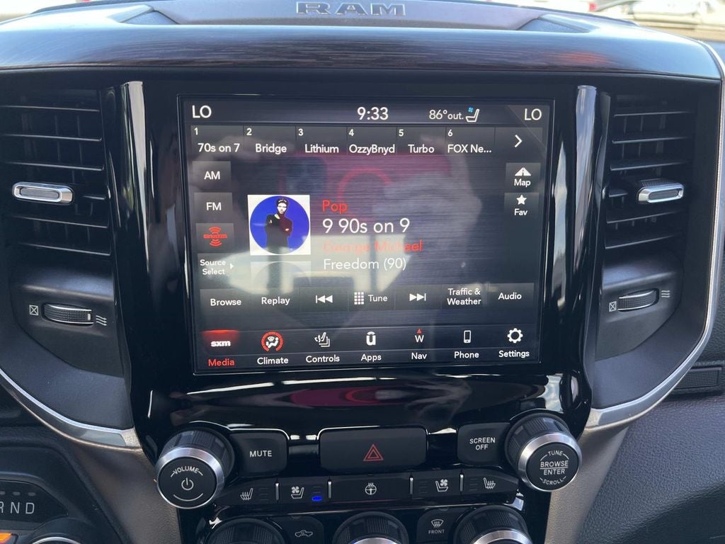 2020 RAM 1500 Laramie Crew Cab 4x4 5'7" Box