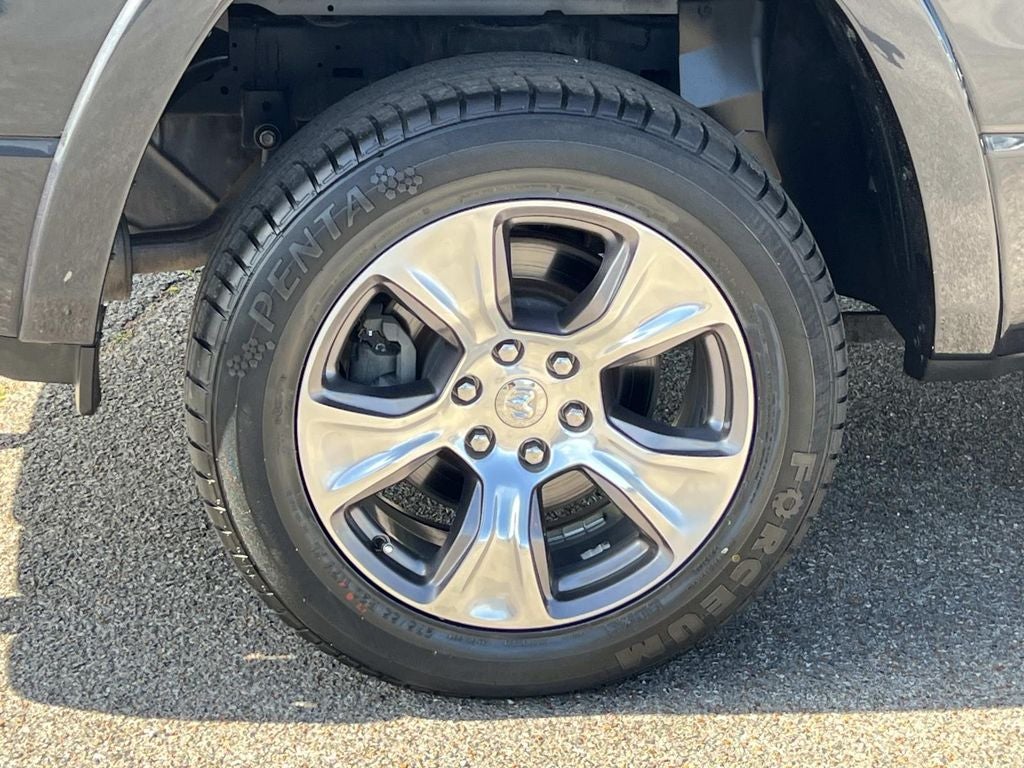 2020 RAM 1500 Laramie Crew Cab 4x4 5'7" Box