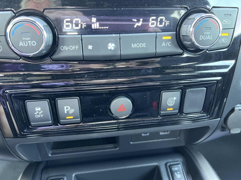 2024 Nissan TITAN Crew Cab SV 4x2