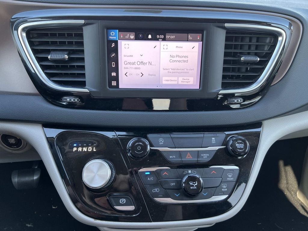 2023 Chrysler Voyager LX