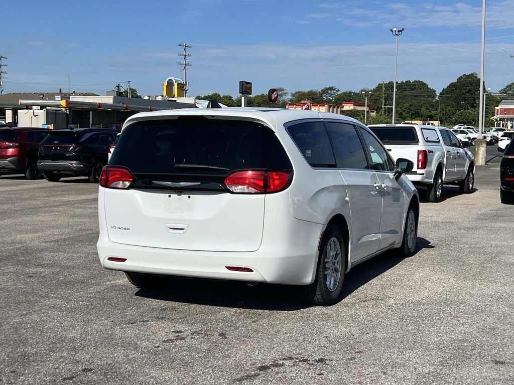 2023 Chrysler Voyager LX