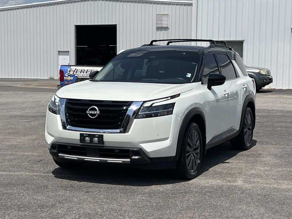 2023 Nissan Pathfinder SL