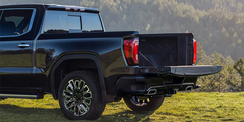 Side vide of GMC Sierra 1500 open truck bed